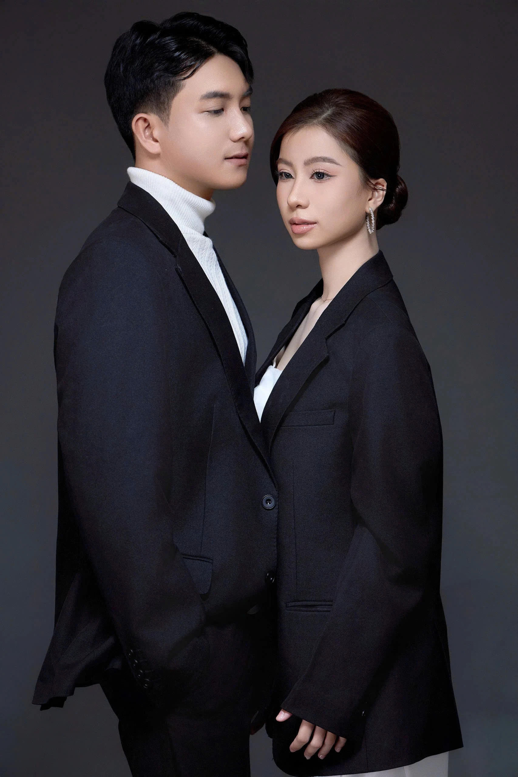 COUPLE’s INTIMATE PORTRAIT