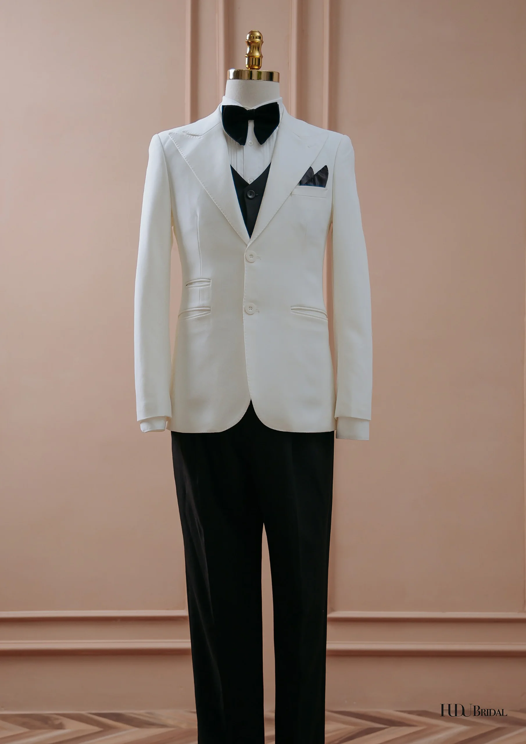 VEST TRẮNG CHÚ RỂ – BÍ QUYẾT TỎA SÁNG LỊCH LÃM