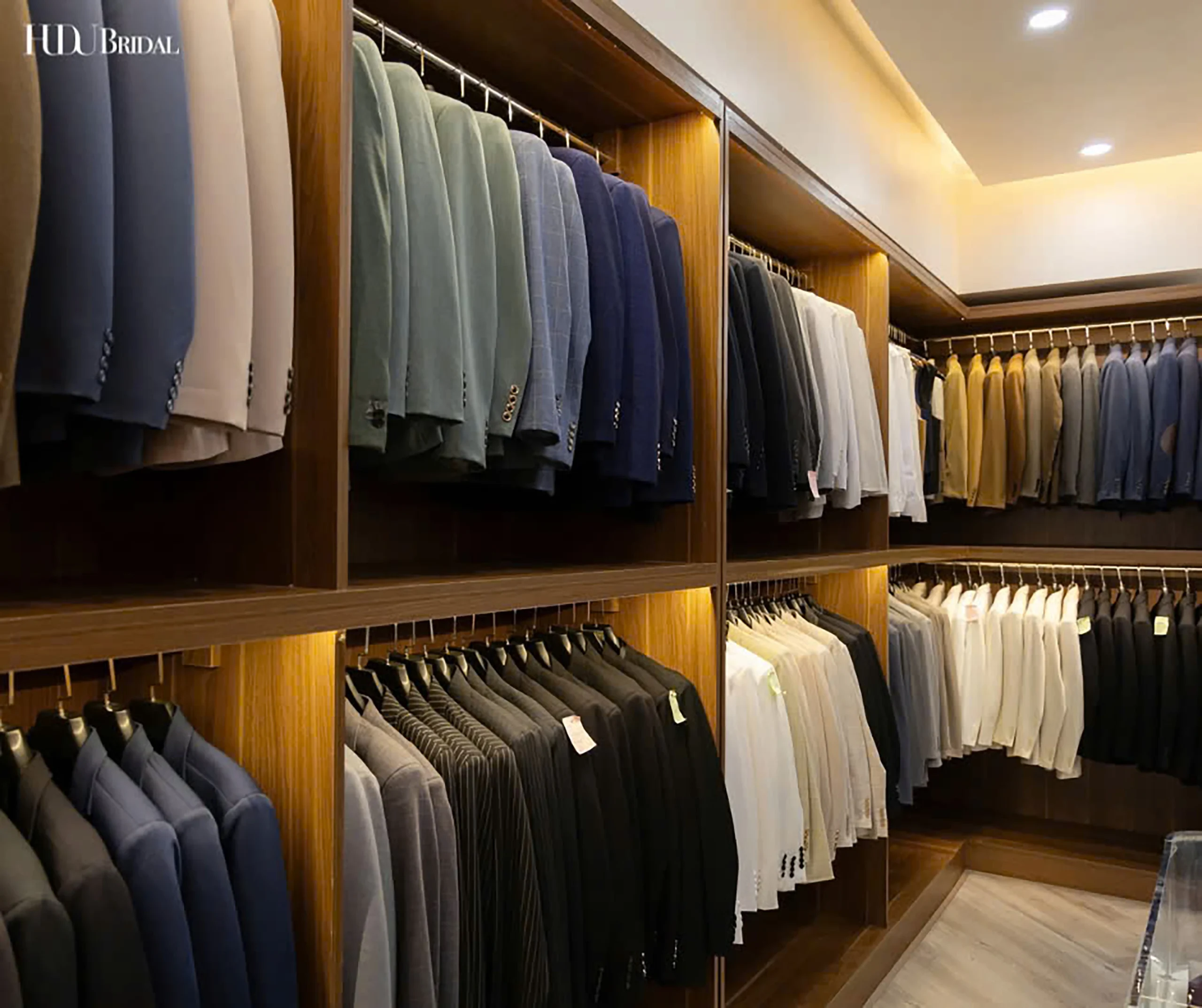 Ngắm Nhìn Phòng Vest Cho Các Chàng Rể