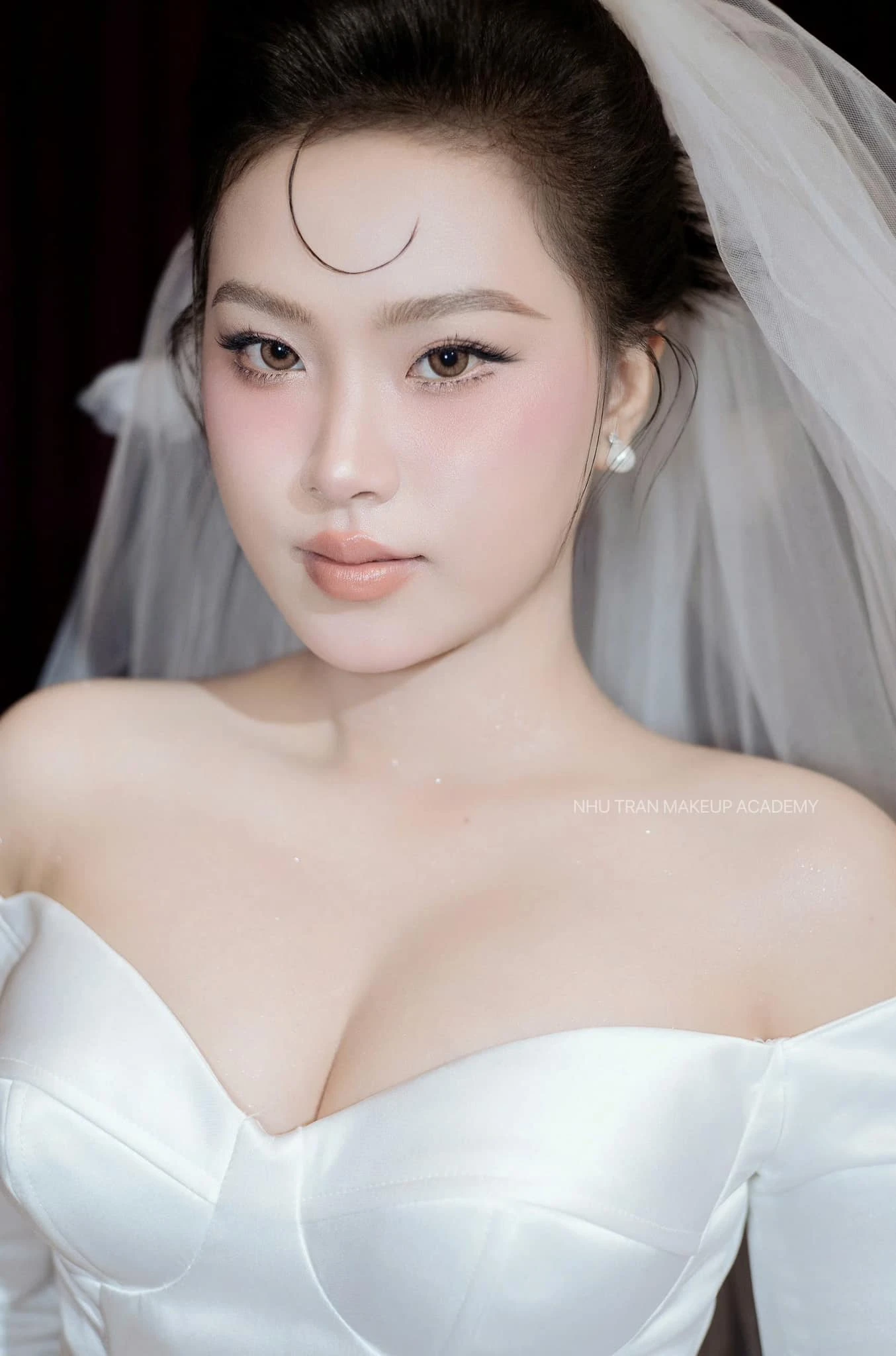 Makeup Cô Dâu Sang Trọng – Hiện Đại Với Vẻ Đẹp Thanh Lịch