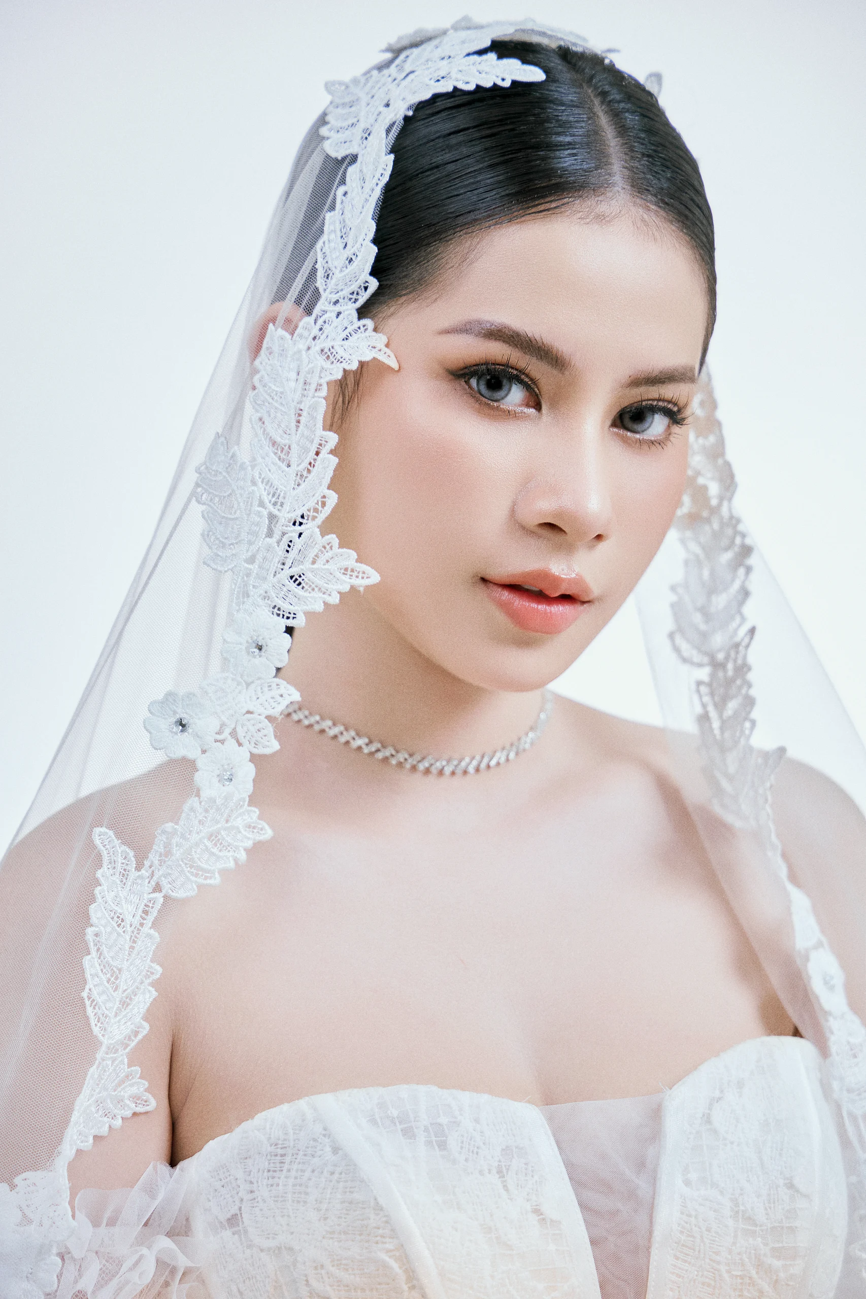 Makeup Cô Dâu Váy Cưới Trắng – Phong Cách Hàn Quốc Tinh Tế & Thanh Lịch